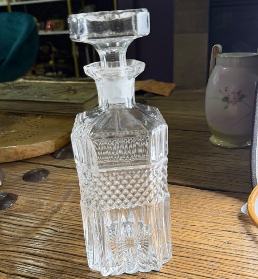 Mid Century Liquor Decanter 9.5in Clear Cut Crystal Diamond Starburst Retro